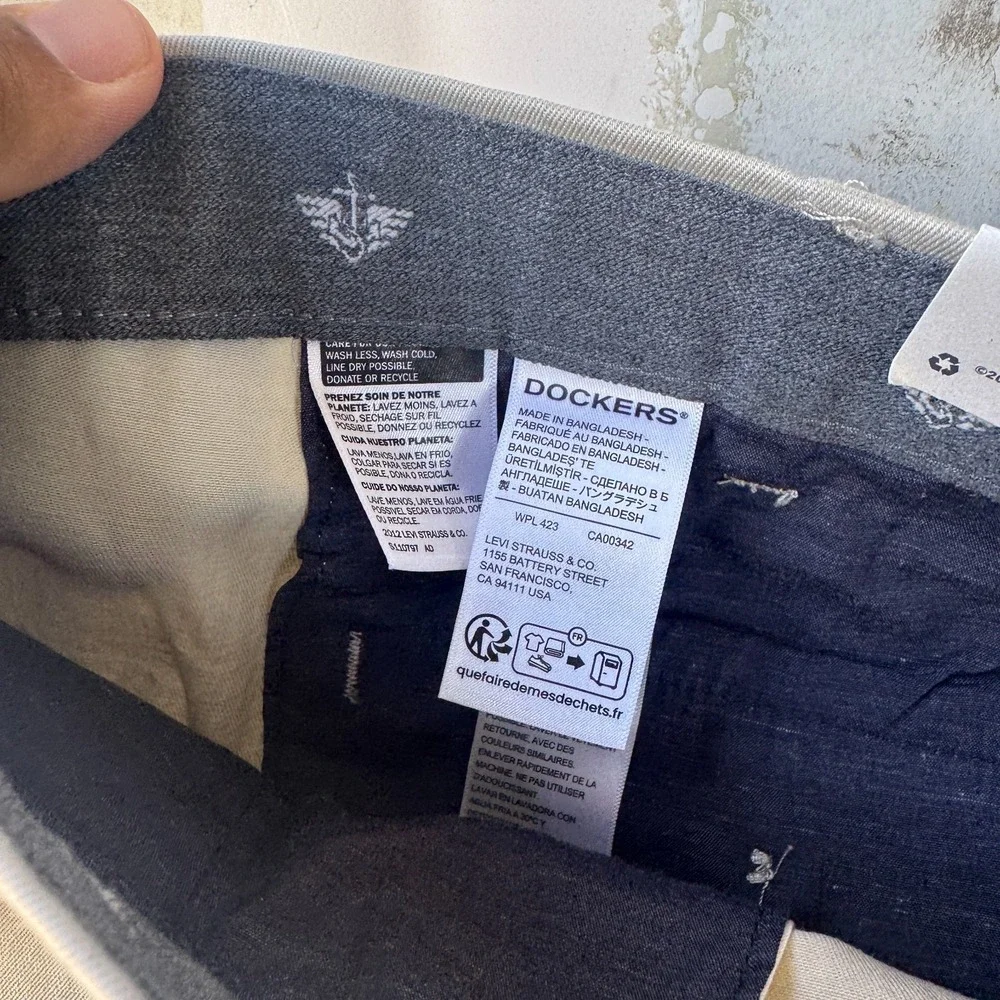 Dockers Signature Iron Free Khaki Pants Mens 52x30 Gray Flex Comfort Classic Fit